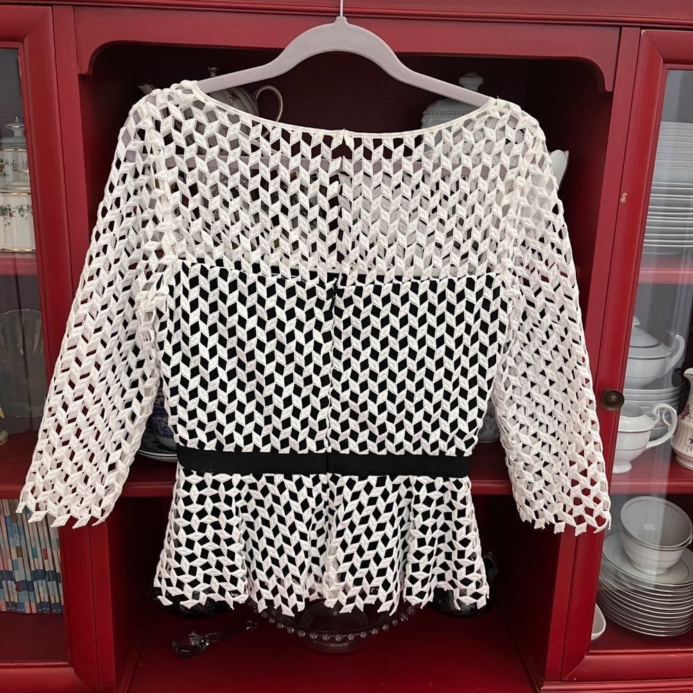 Oscar de la Renta Abstract Cut Out Blouse White Black Size 8 - Picture 2 of 6